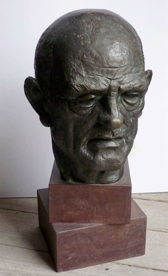 Estatua de Buñuel en su ciudad