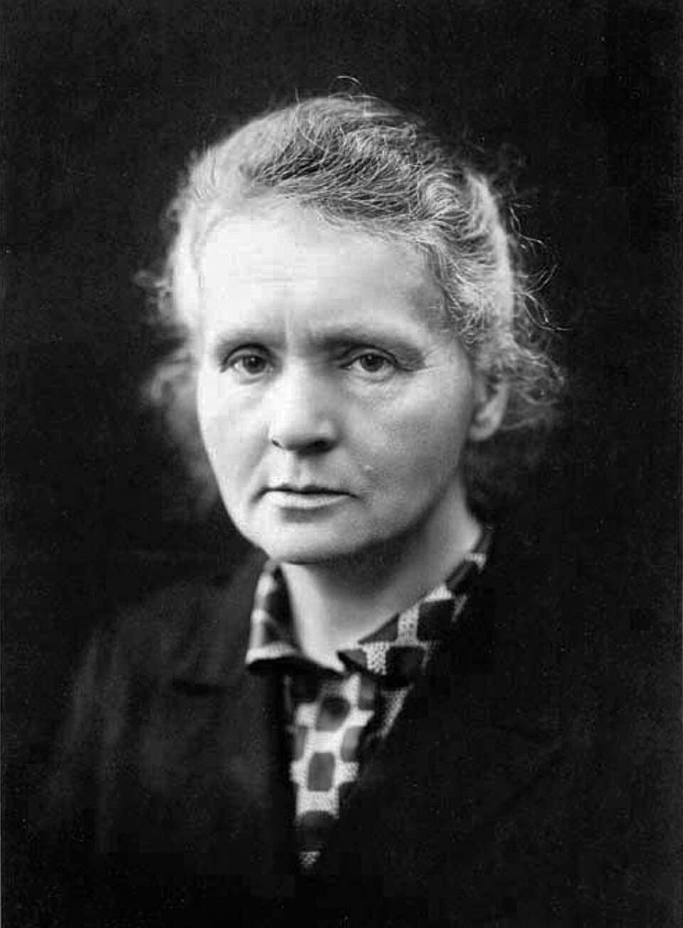 Retrato de Marie Curie hacia 1920, foto de Henri Manuel
