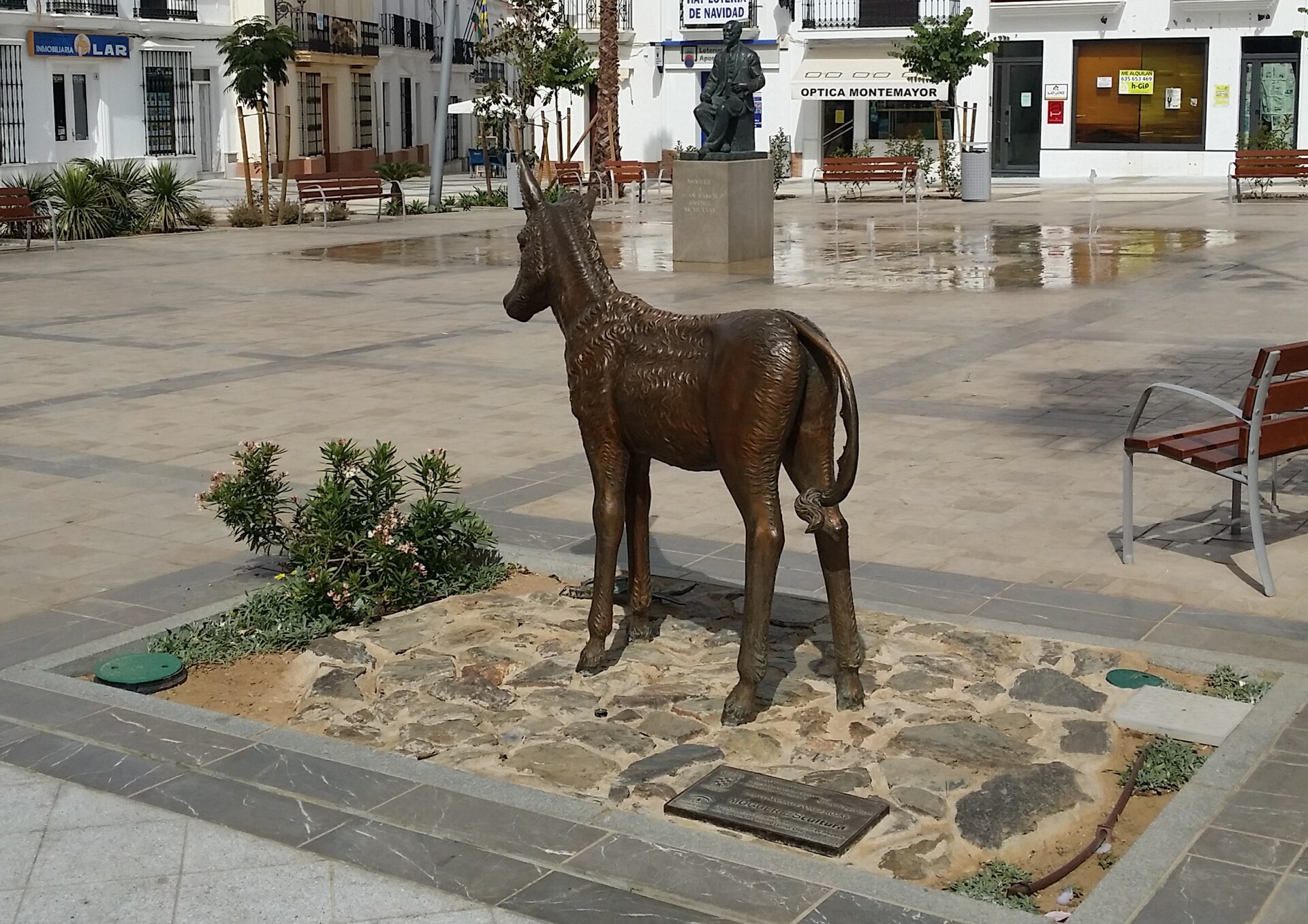 Estatua de Juan Ramón Jiménez y Platero en Moguer
