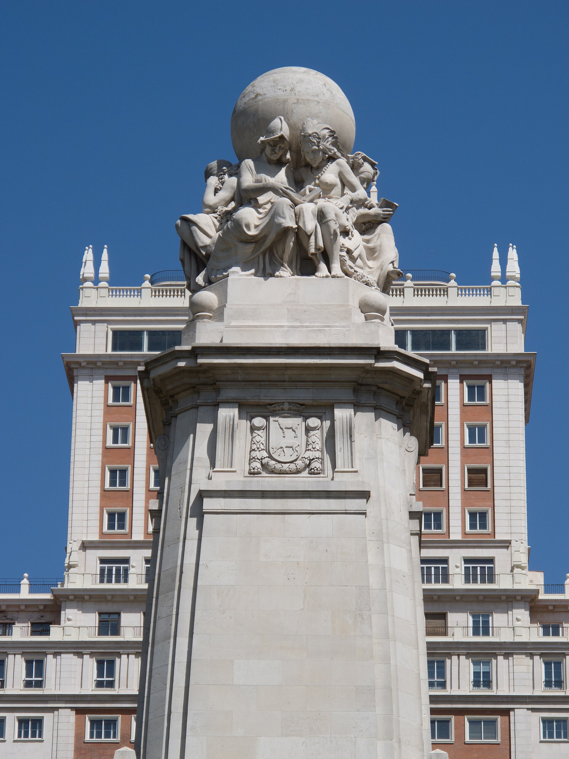 Monumento a Cervantes en la Plaza de España de Madrid
