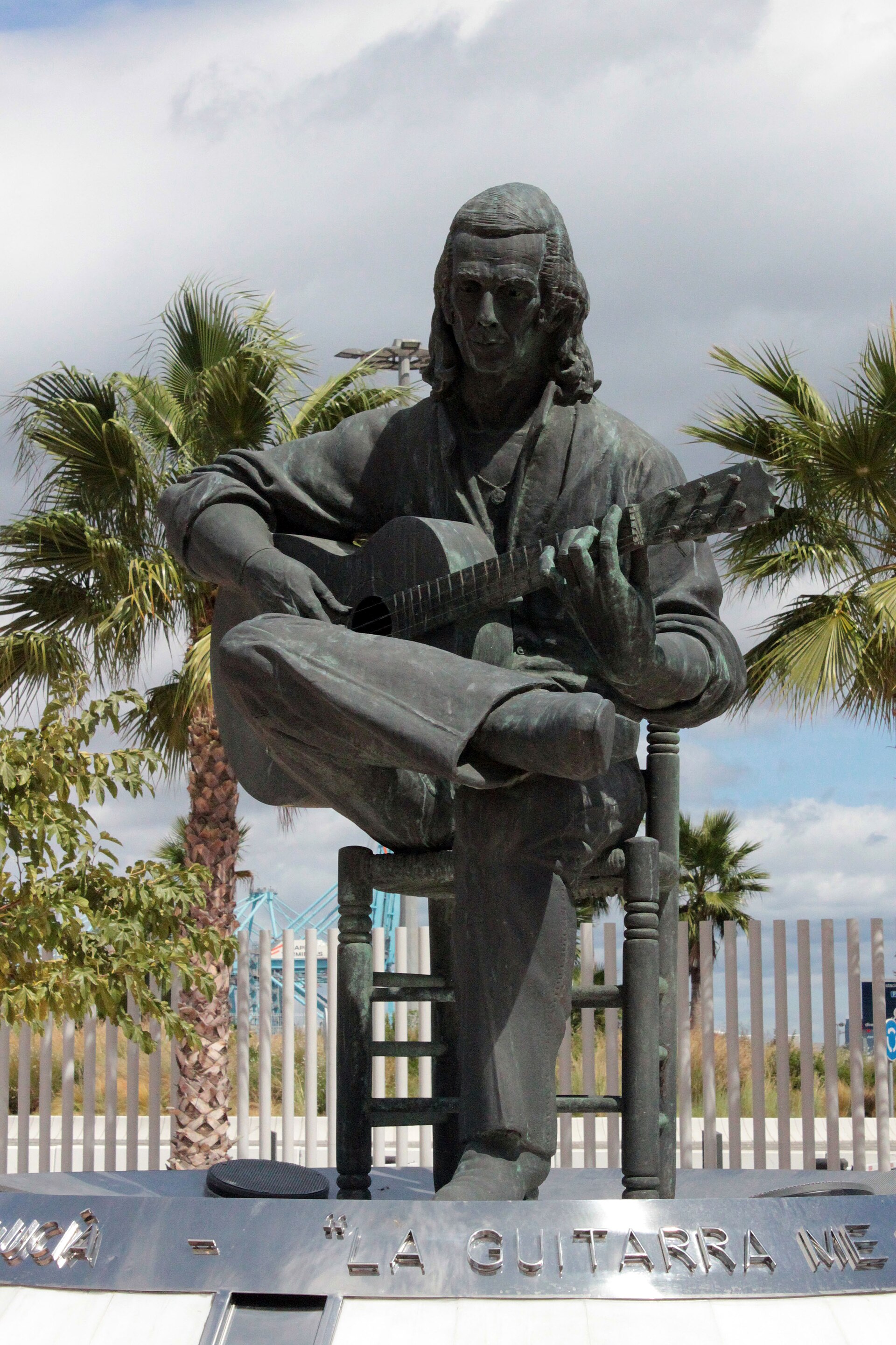 Escultura de Paco de Lucía en Algeciras